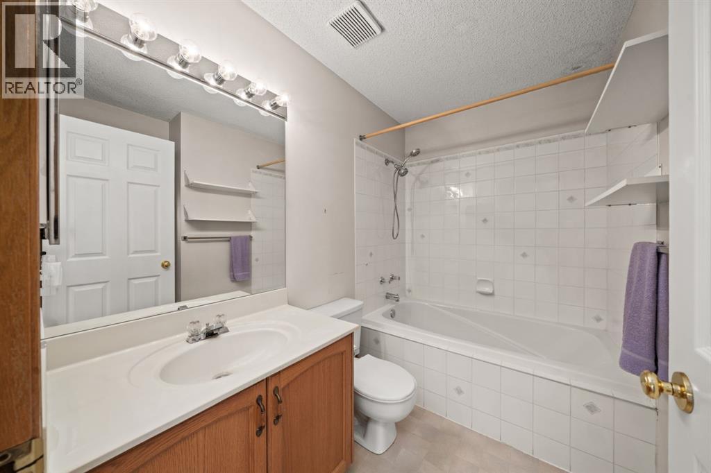 126 Douglas Glen Close SE - 18