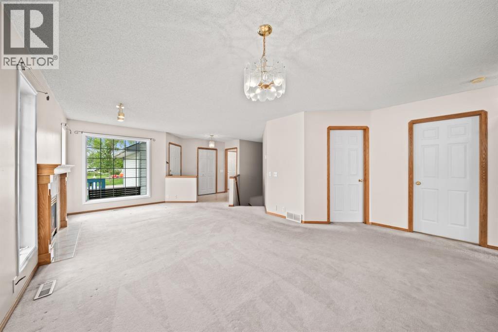 126 Douglas Glen Close SE - 3