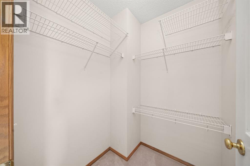 126 Douglas Glen Close SE - 16