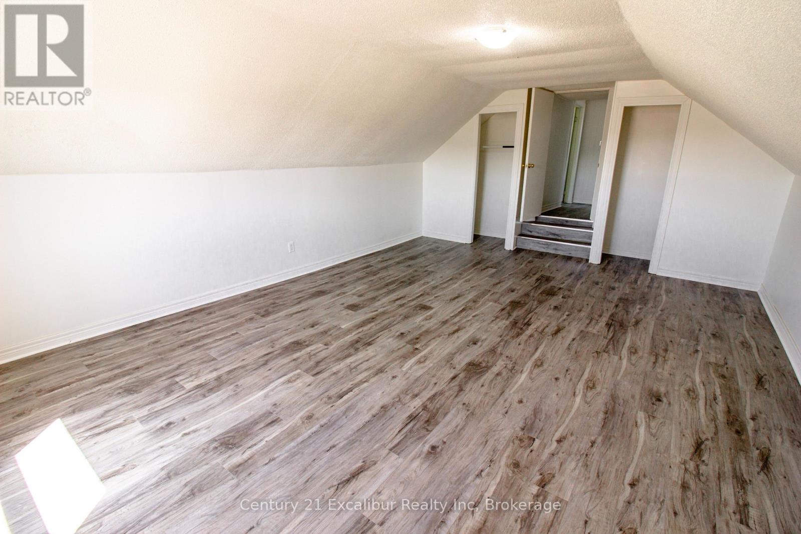 8323 LINE 12 STREET - 7