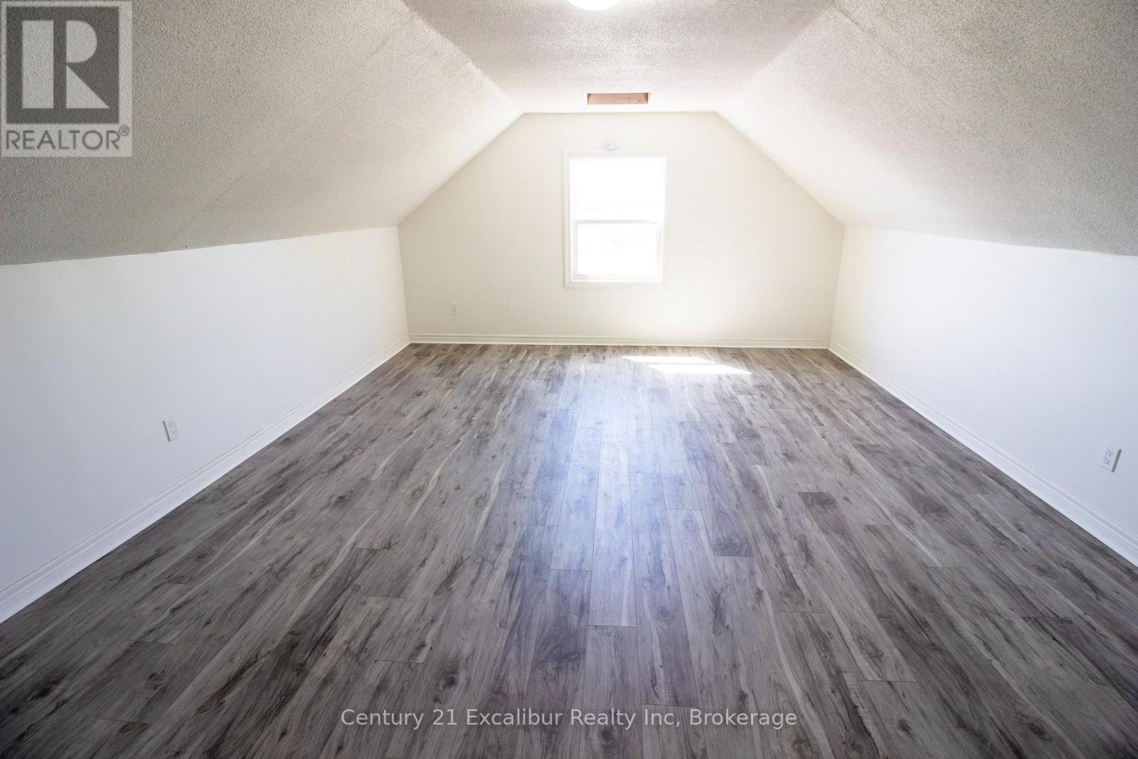 8323 LINE 12 STREET - 8