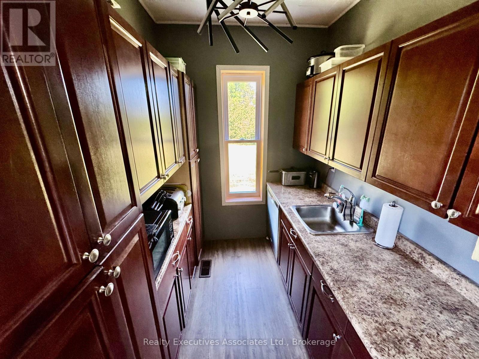 108 GODOLPHIN ROAD - 9