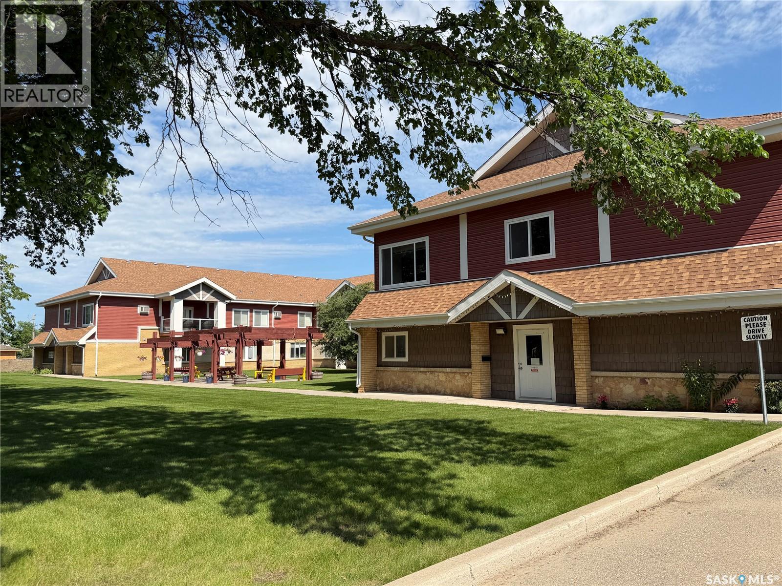 #109 302 Bemister AVENUE E - 1