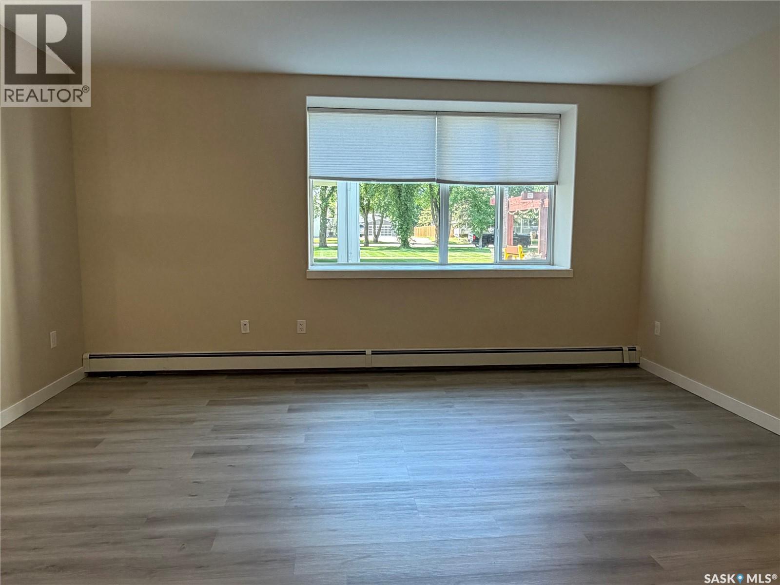 #109 302 Bemister AVENUE E - 16