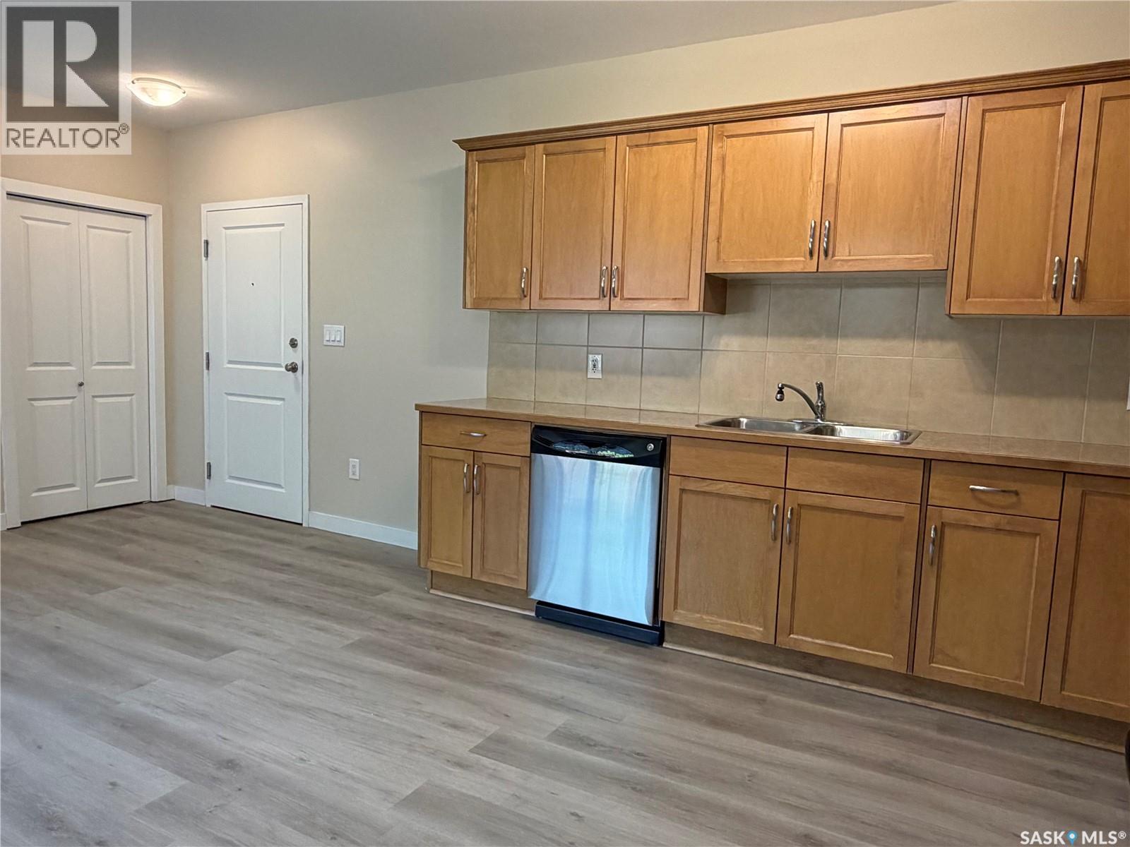 #109 302 Bemister AVENUE E - 17