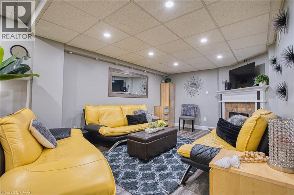 3263 GUYATT Road - 40