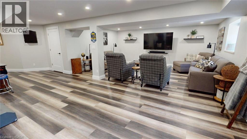 39 FALCON Court - 33