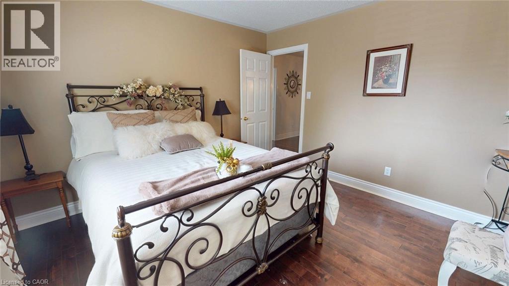 39 FALCON Court - 25