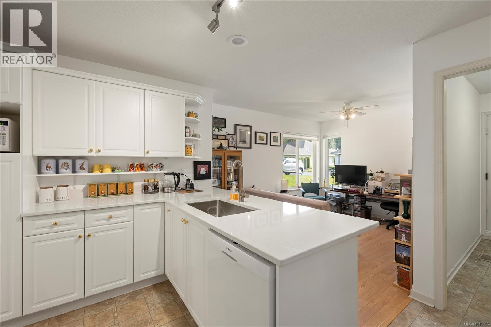#2 850 Arbutus St - 14