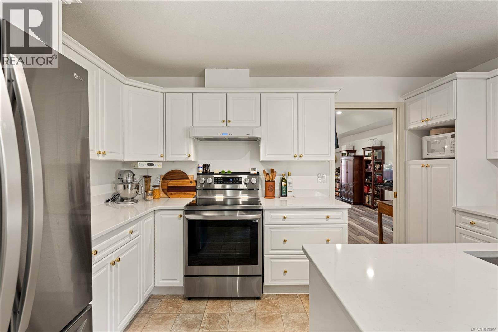 #2 850 Arbutus St - 13