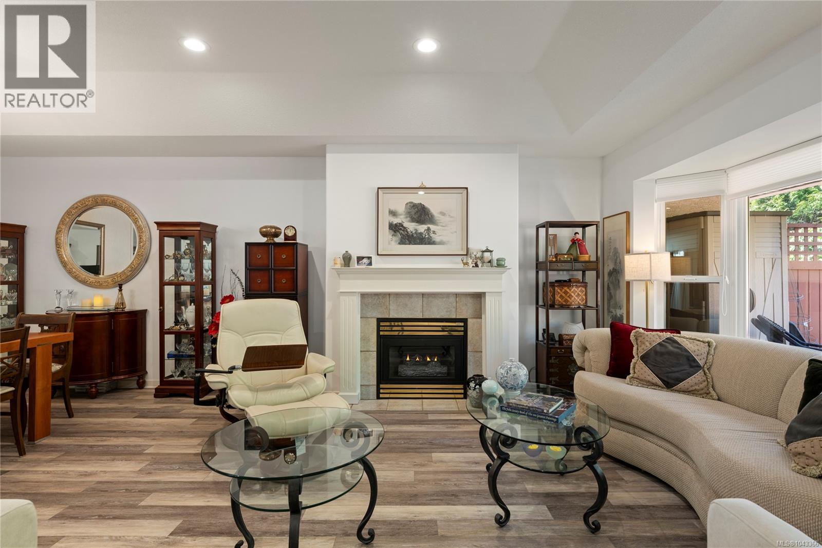 #2 850 Arbutus St - 20