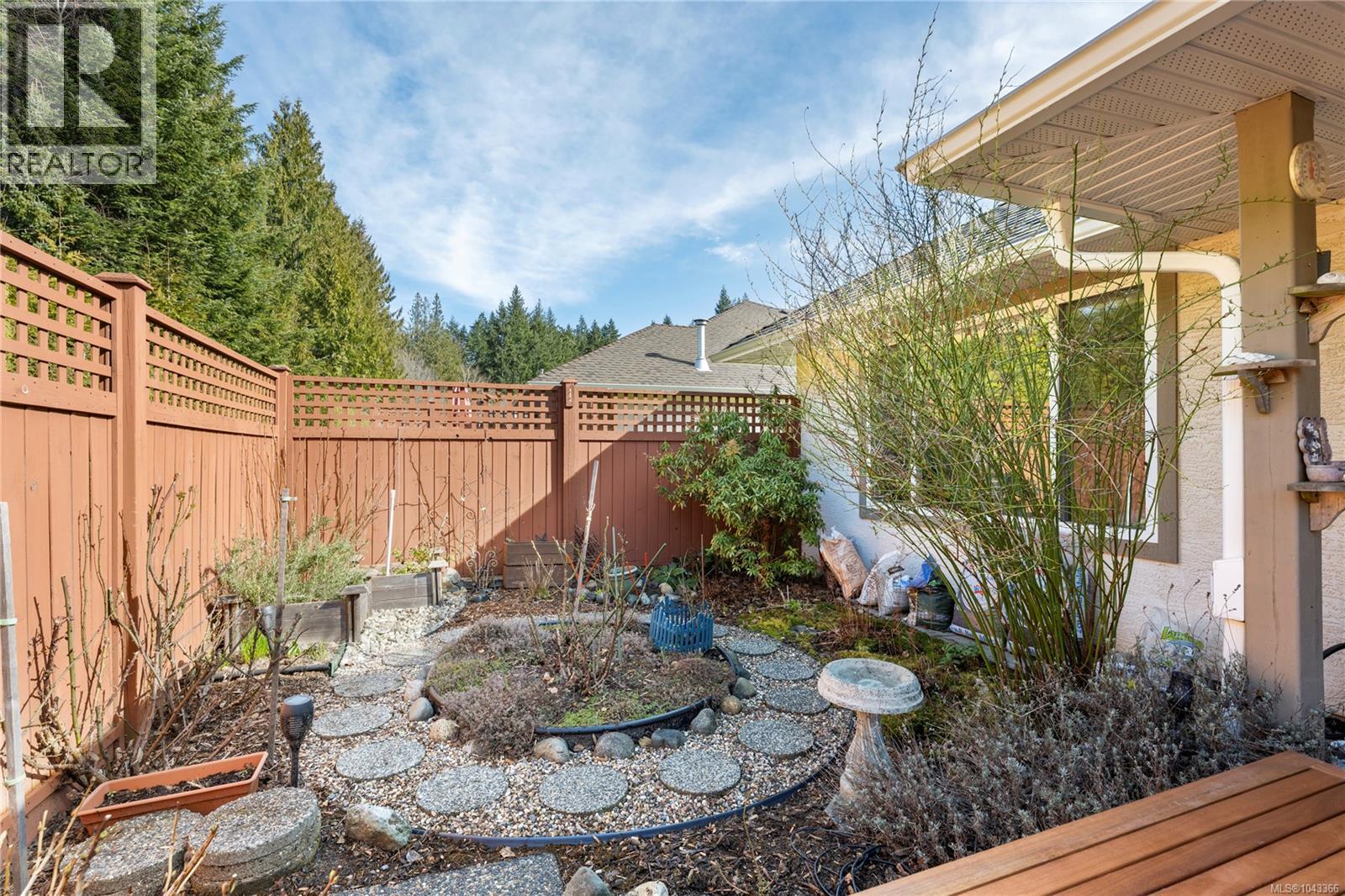 #2 850 Arbutus St - 24