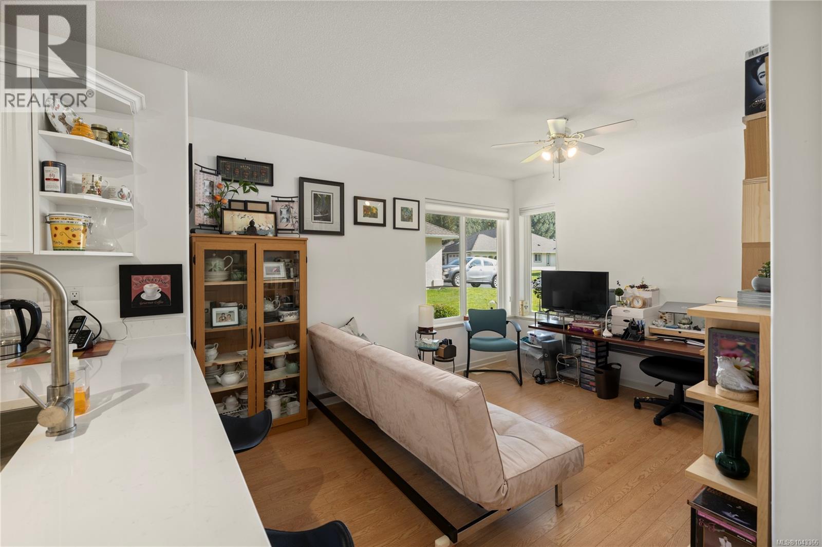 #2 850 Arbutus St - 15