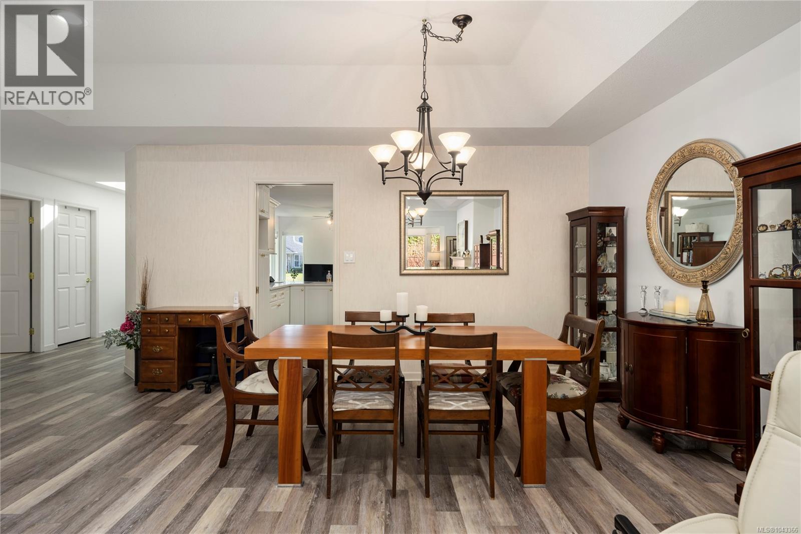 #2 850 Arbutus St - 8