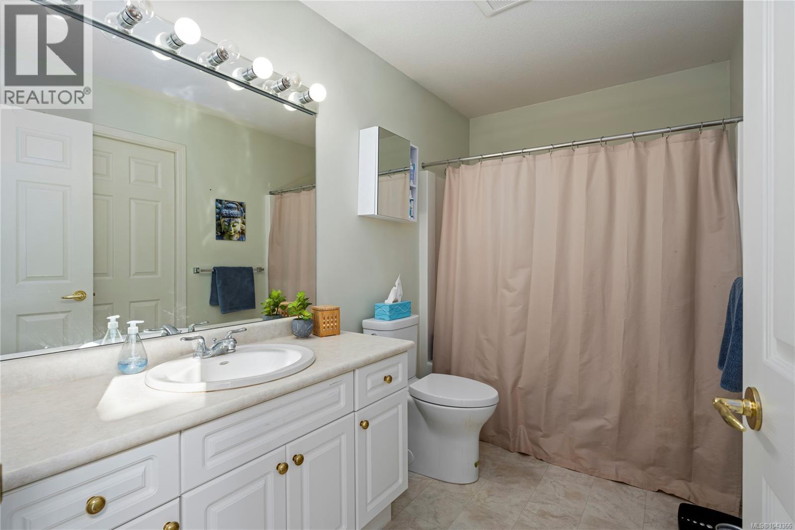 #2 850 Arbutus St - 16