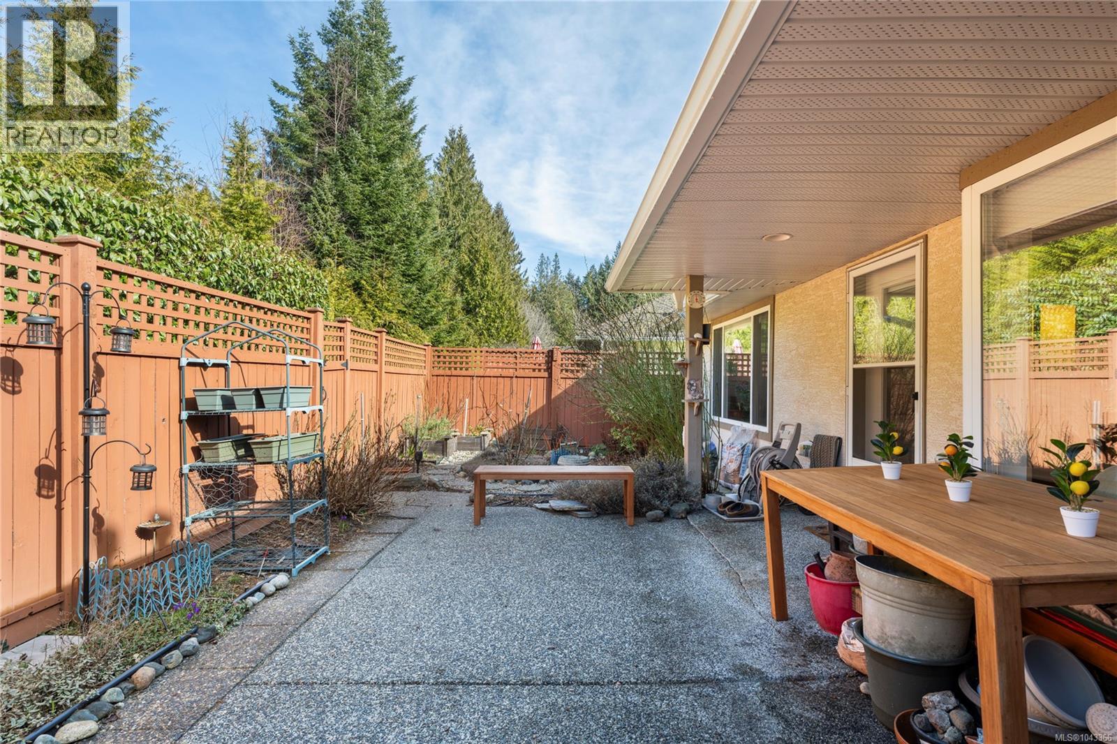 #2 850 Arbutus St - 23