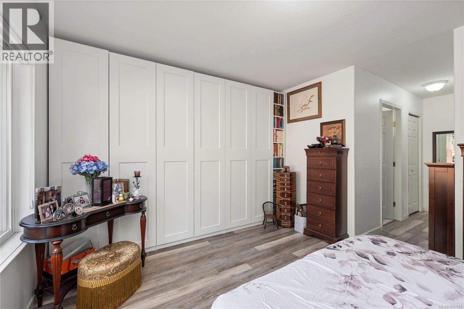 #2 850 Arbutus St - 26