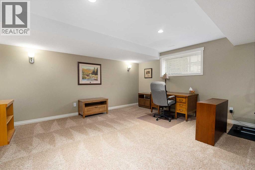 24 Vermont Close - 25