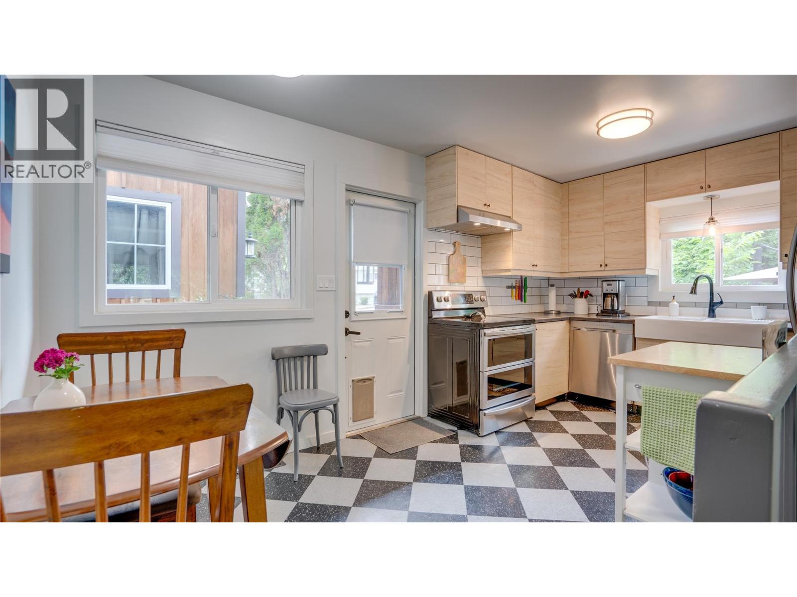 4601 17 Street - 6
