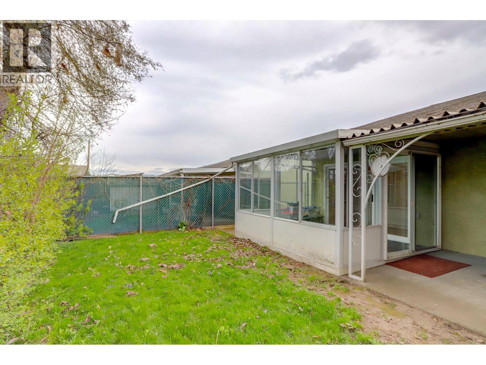 #2 2180 Fletcher Avenue - 24