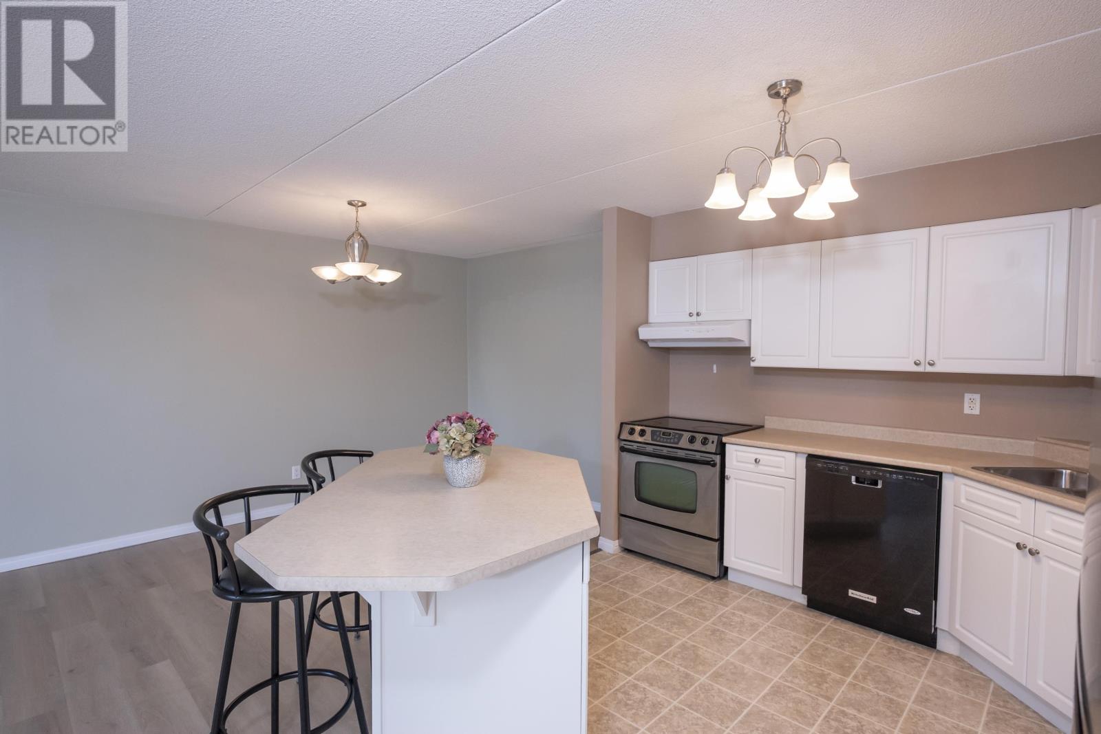 107-147 Fanshaw ST - 11