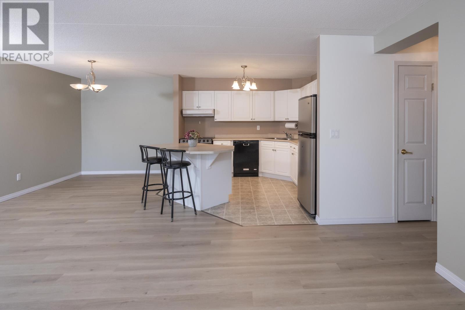 107-147 Fanshaw ST - 12