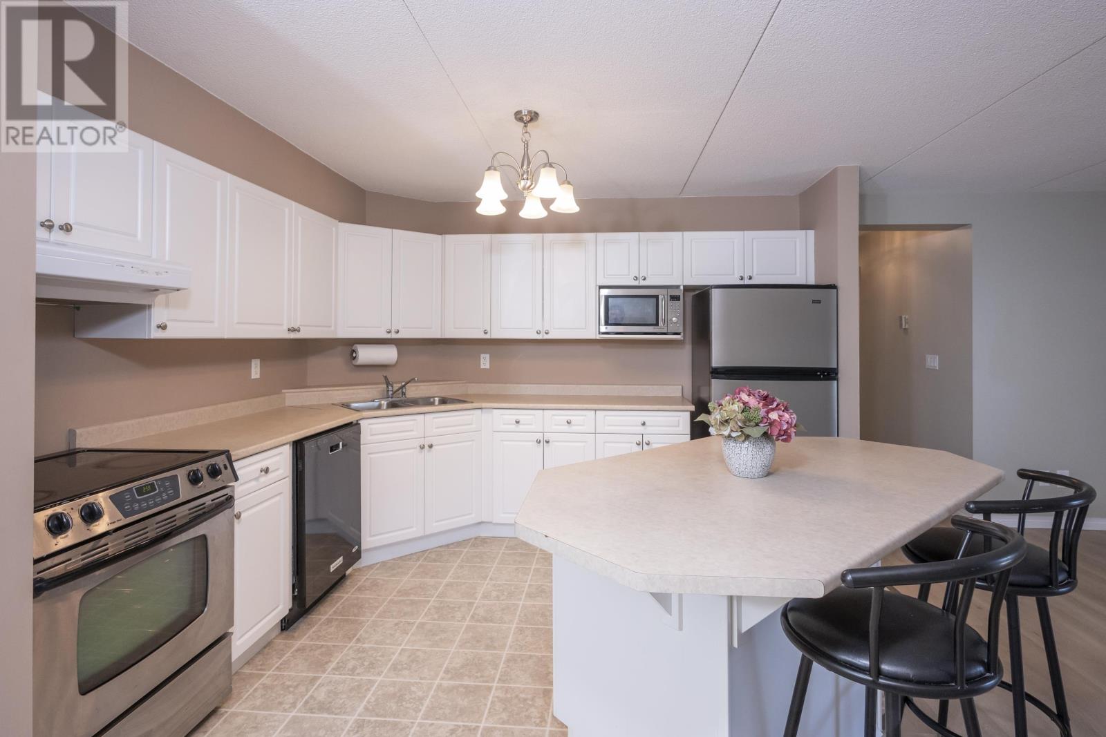 107-147 Fanshaw ST - 8