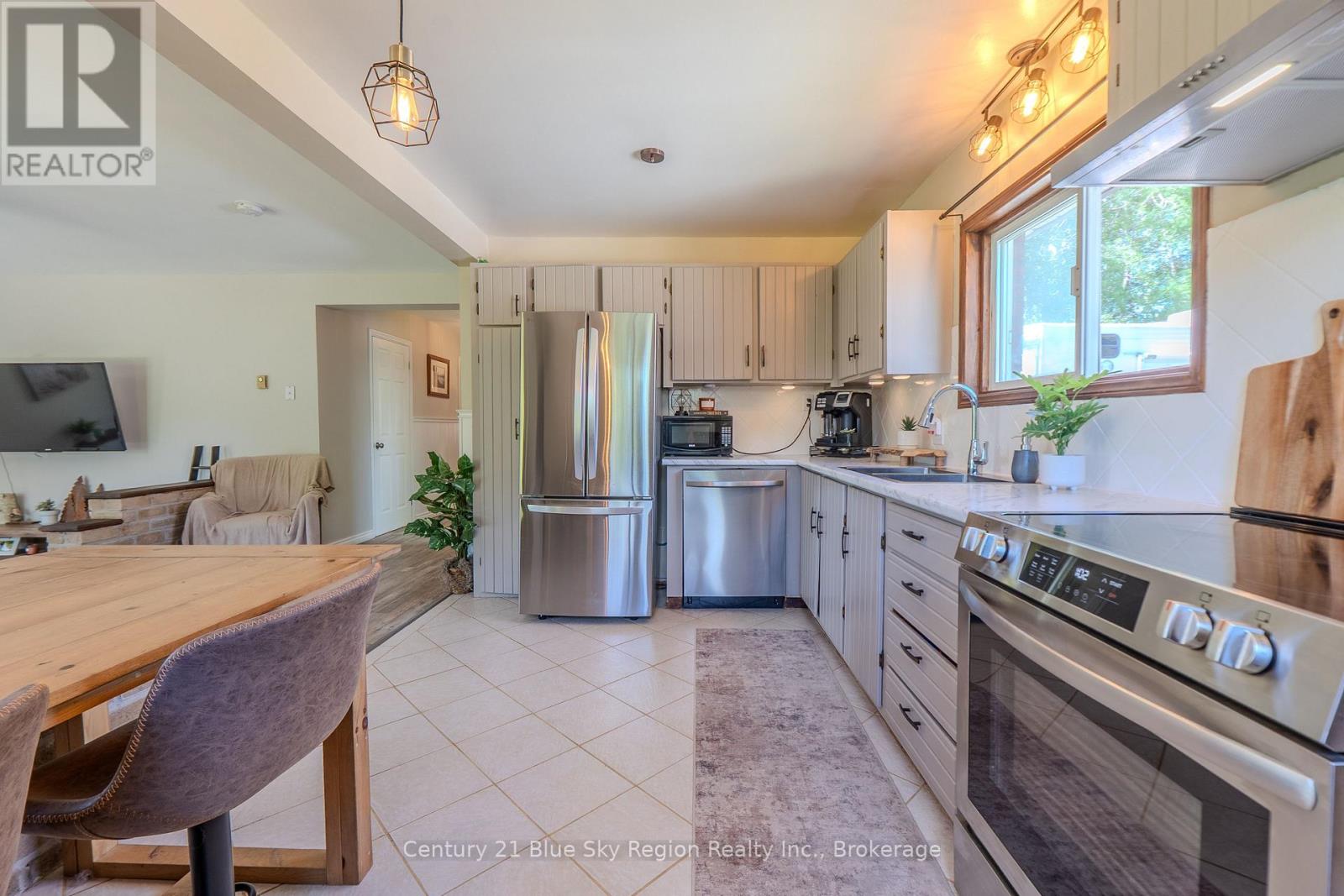 747 DERLAND ROAD - 5