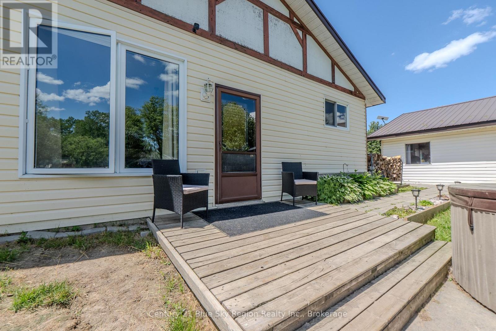 747 DERLAND ROAD - 2