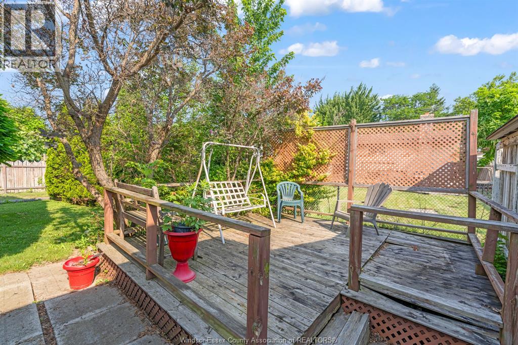 3343 HEMLOCK - 10