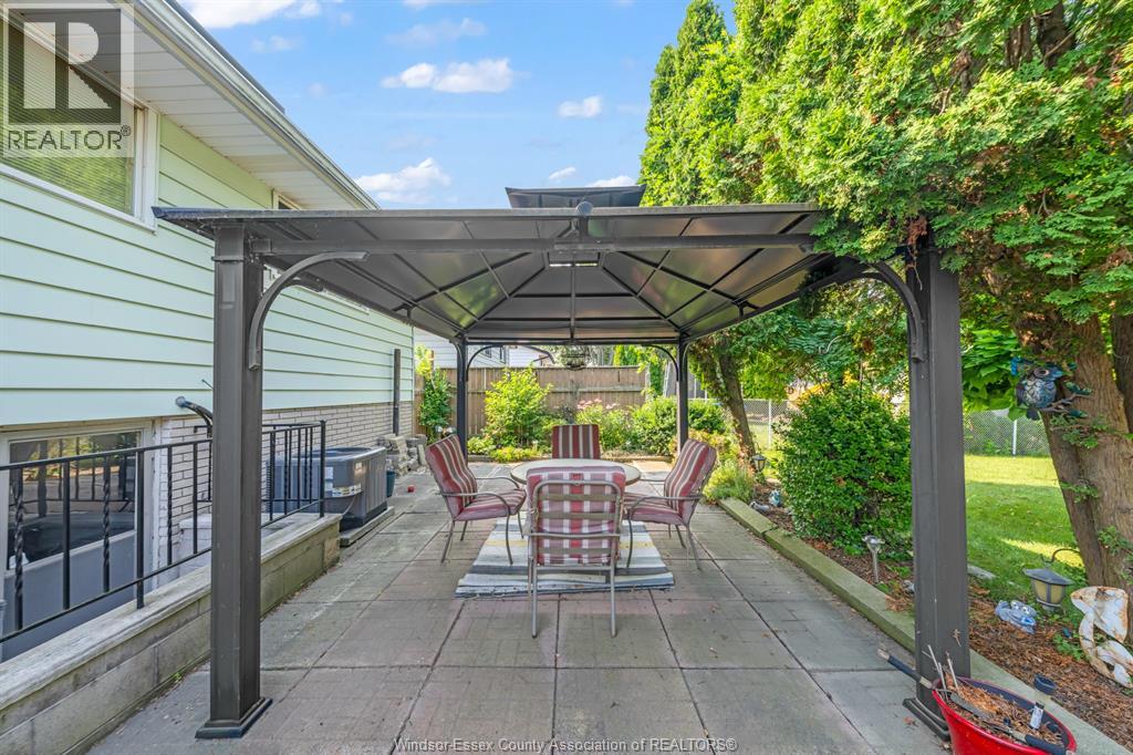 3343 HEMLOCK - 12