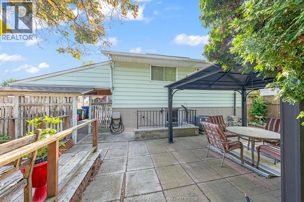 3343 HEMLOCK - 13