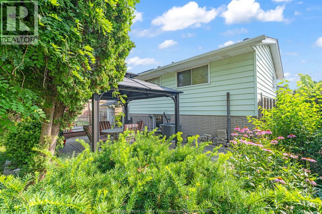 3343 HEMLOCK - 17