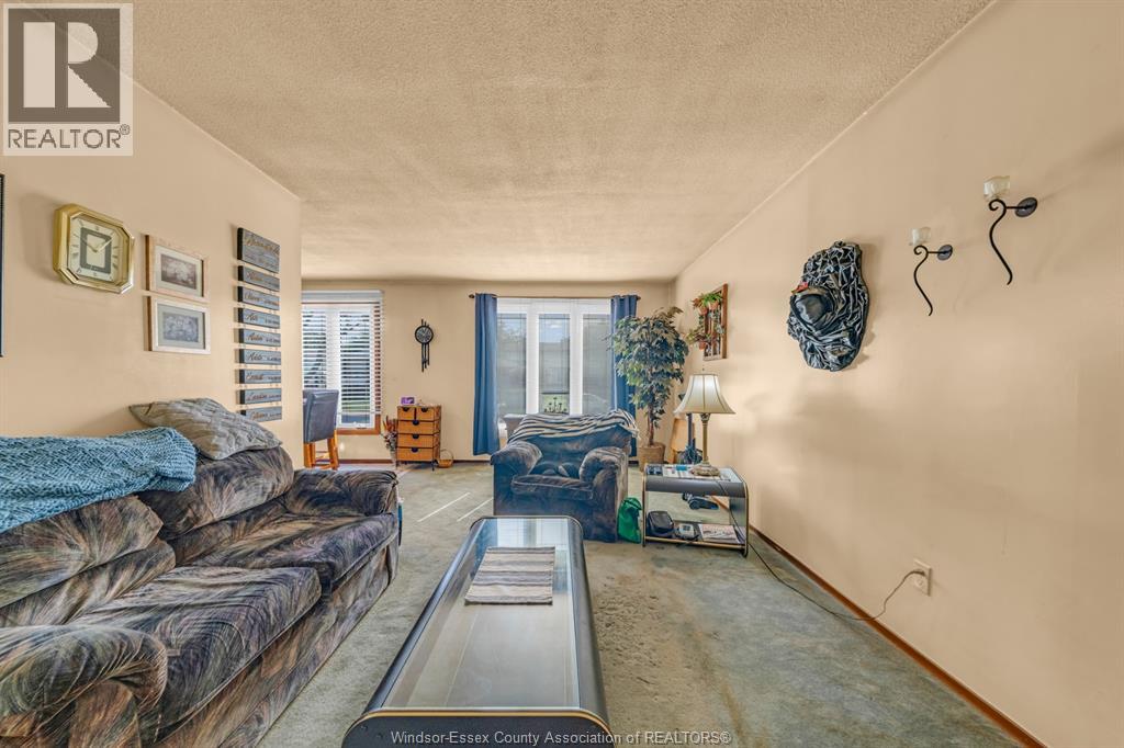 3343 HEMLOCK - 21