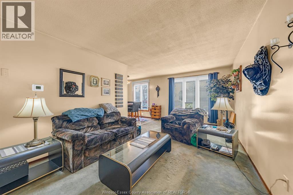 3343 HEMLOCK - 22