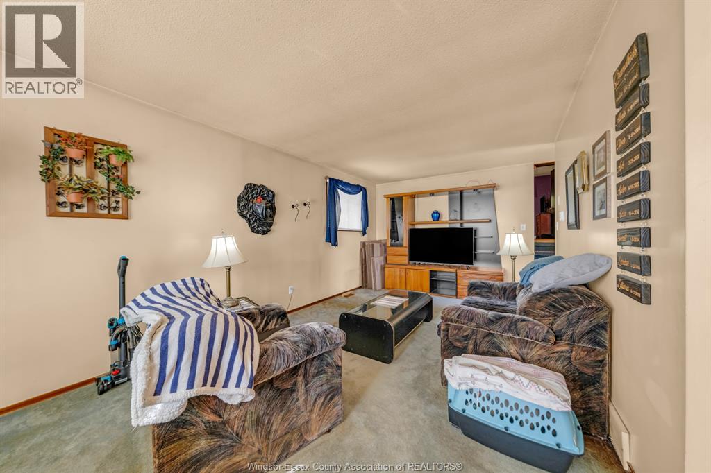3343 HEMLOCK - 23