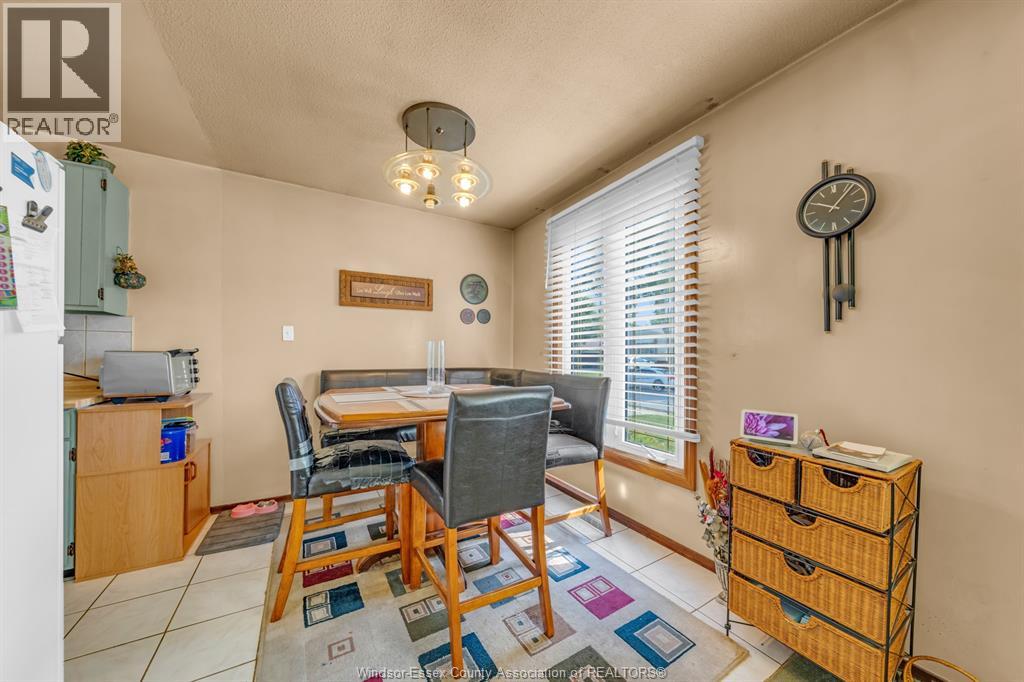 3343 HEMLOCK - 24