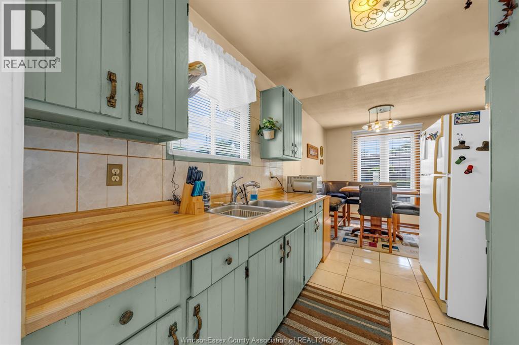 3343 HEMLOCK - 25