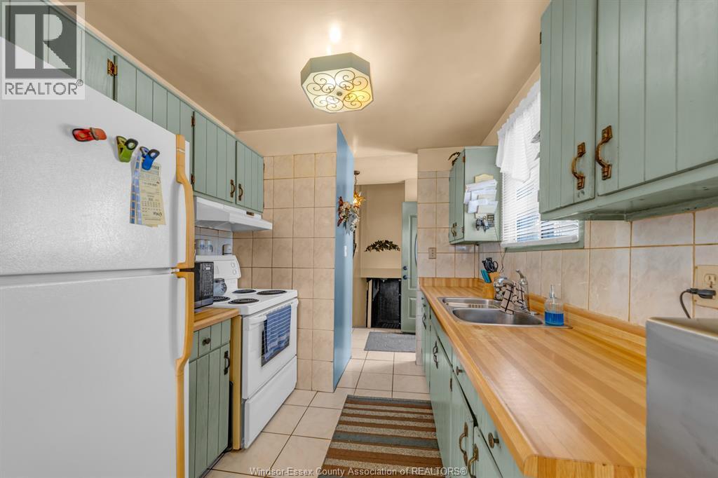 3343 HEMLOCK - 26