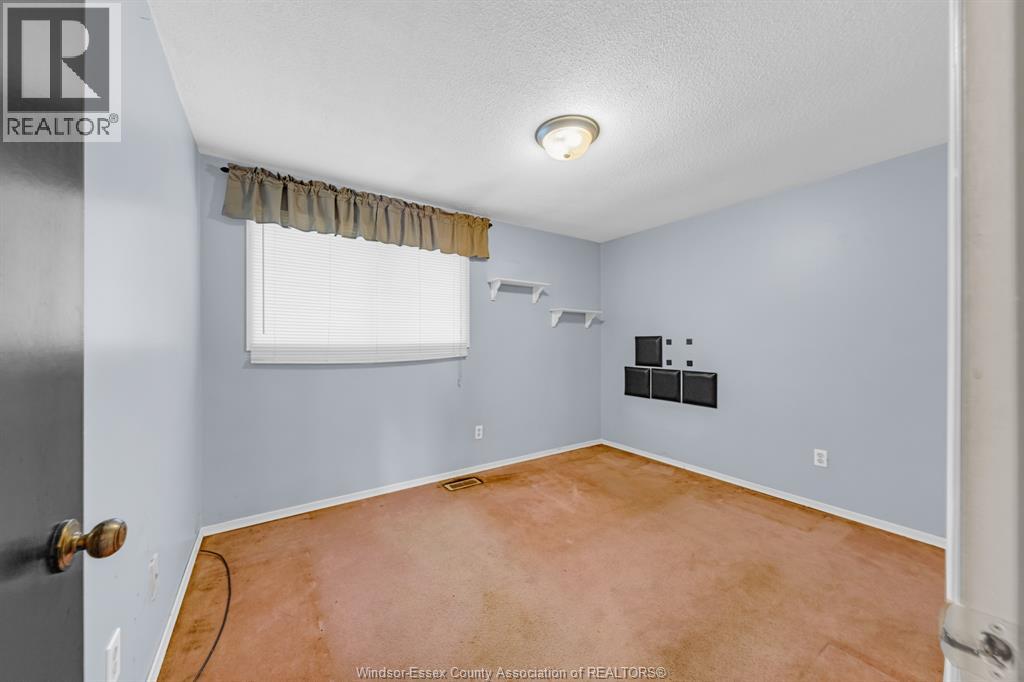 3343 HEMLOCK - 28