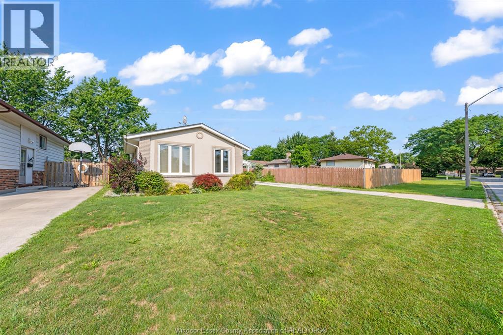 3343 HEMLOCK - 3