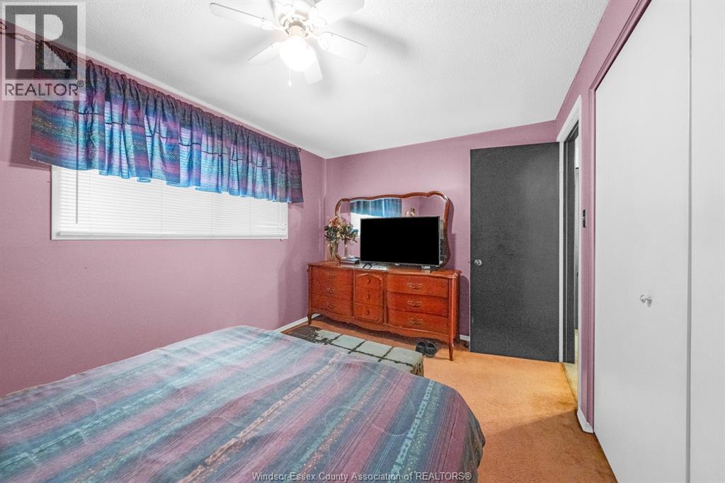 3343 HEMLOCK - 34