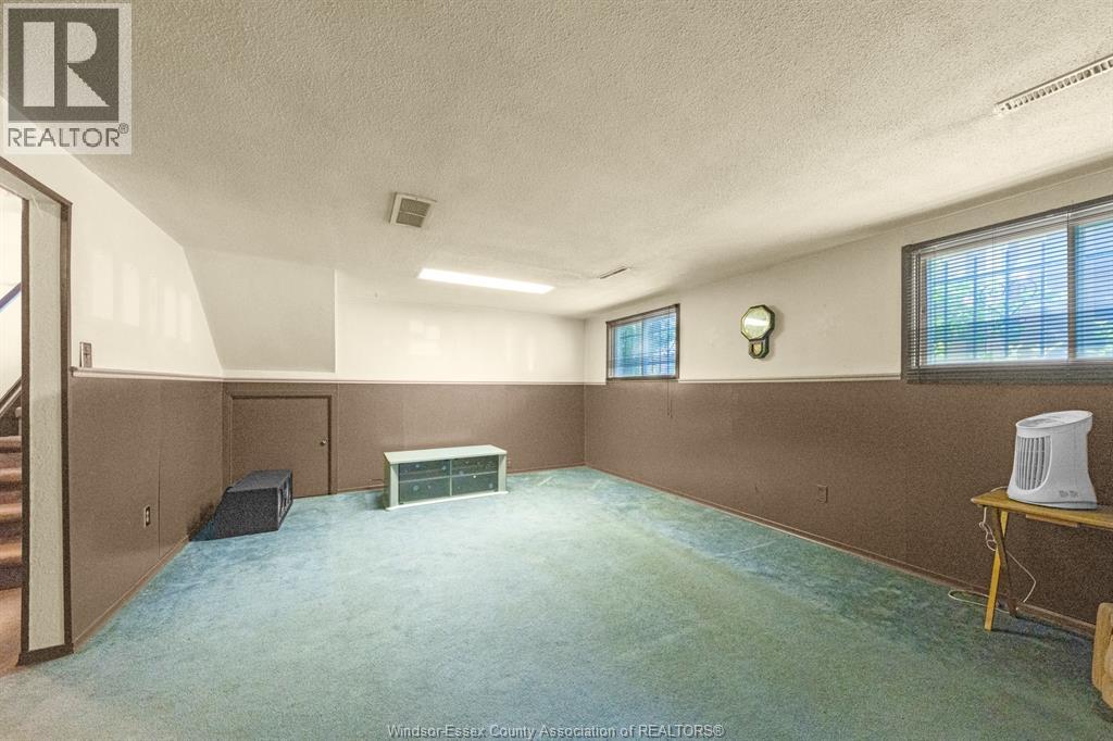 3343 HEMLOCK - 37