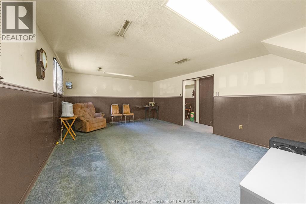 3343 HEMLOCK - 38