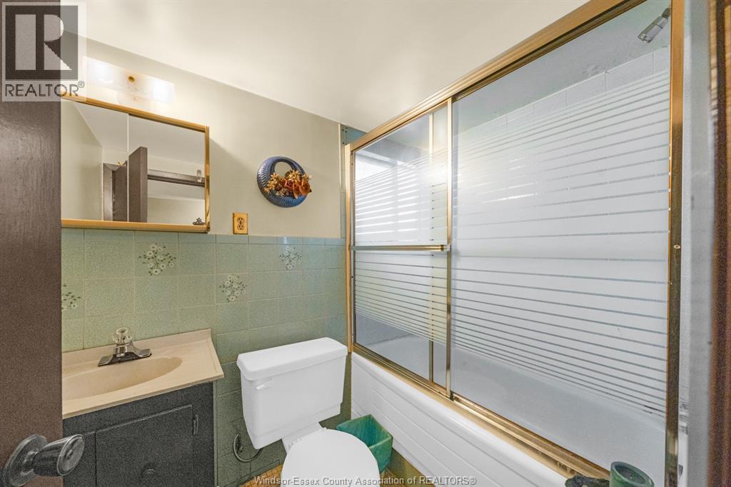 3343 HEMLOCK - 39