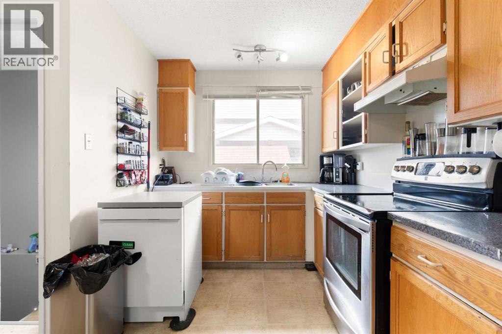 211 Ross Glen Drive SE - 9