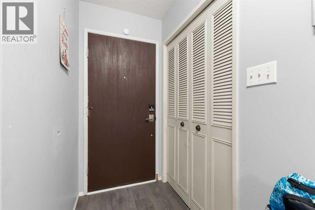 211 Ross Glen Drive SE - 3