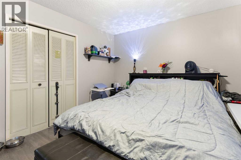 211 Ross Glen Drive SE - 12