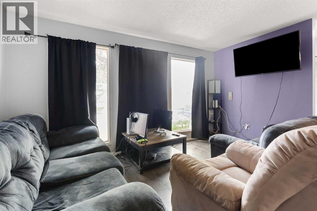 211 Ross Glen Drive SE - 5