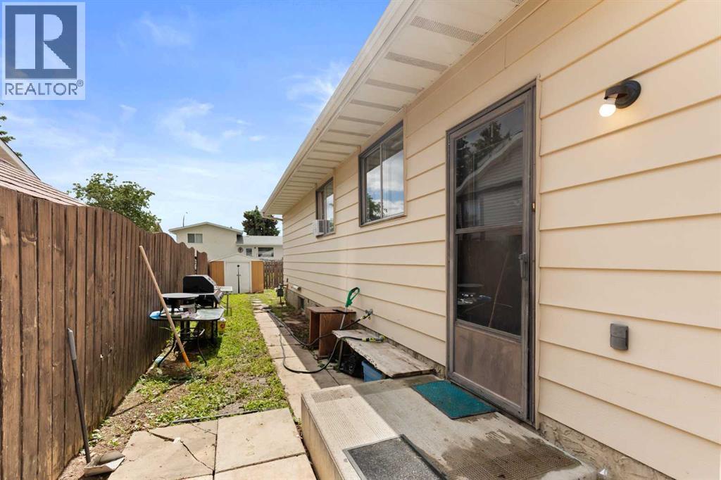 211 Ross Glen Drive SE - 19